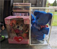 Plush toys in box/case