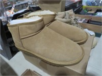 PAIR OF SIZE 9.5/10 SUEDE LEATHER SNOW BOOTS NIB