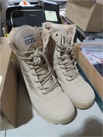 PAIR OF COMBAT SWAT TACTICAL BOOTS SIZE 8 NEW