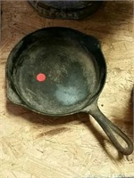 Griswold 8 inch cast iron pan