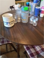 VINTAGE DUCK GLASSES AND PLASTIC TEA PITCHER