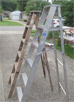 Aluminum & wood step ladders