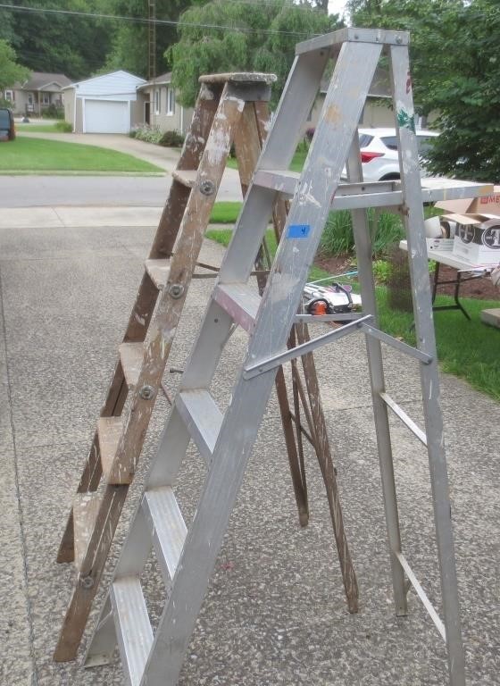 Aluminum & wood step ladders