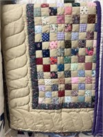 Checkerboard Pattern Quilted Table Cover