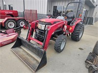 MAHINDRA 1526 TRACTOR W/ ONLY 286 HOURS, ONE OWNER