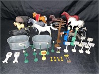 LOT OF ASSORTED FARM ANIMAL TOYS & ROAD SIGNS