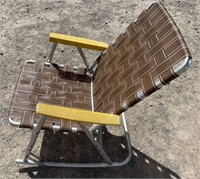 NICE VINTAGE FOLDING ROCKING LAWN CHAIR