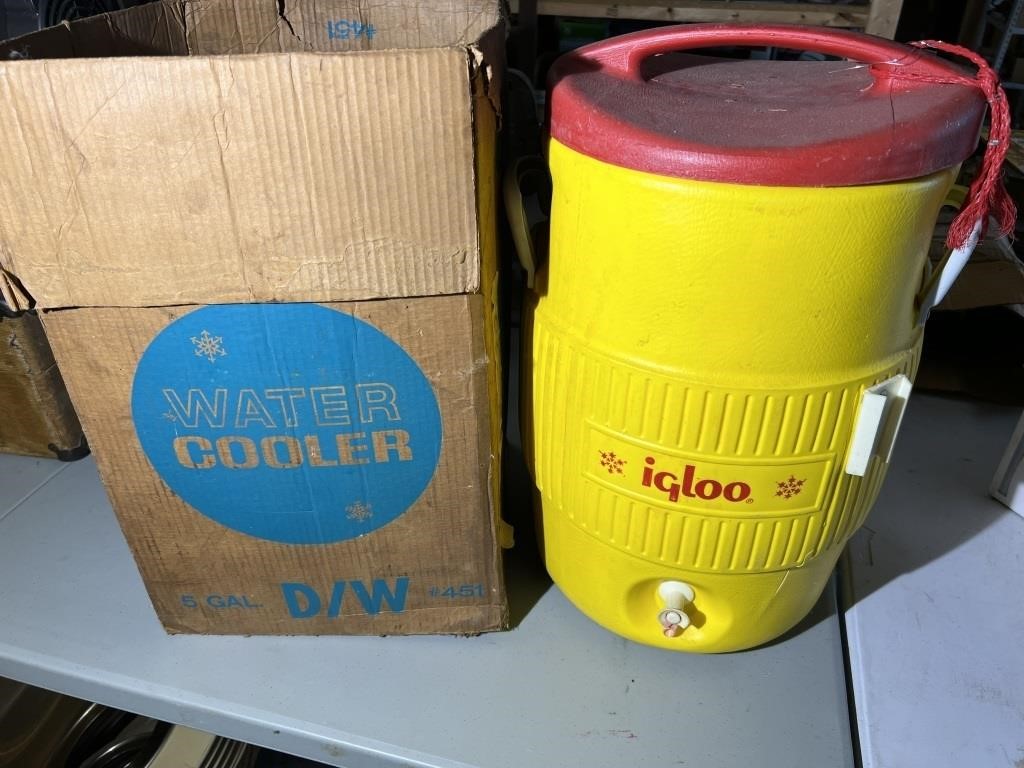 IGLOO 5 GALLON INSULATED DRINK DISPENSER