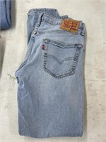 Levis 33 x 30