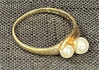 NICE 10K GOLD RING WITH PEARLS