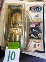 Ichiro bobblehead, card