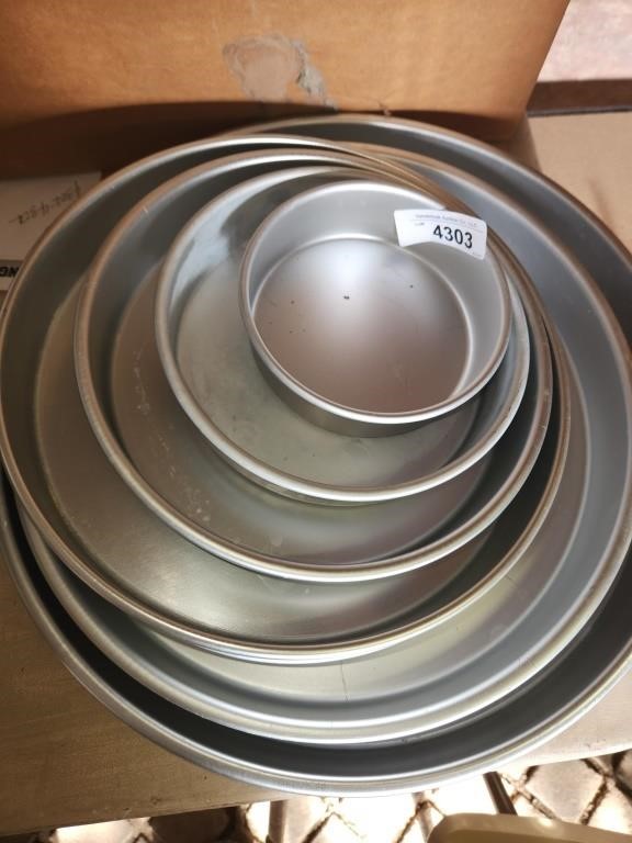 Round Aluminum Baking Pans, Different Sizes