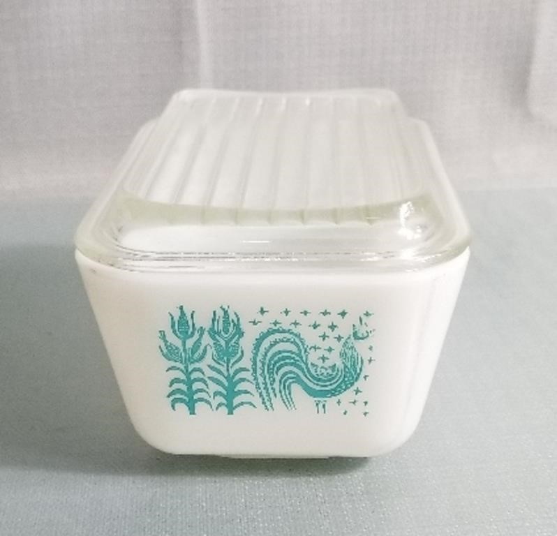 Vintage Pyrex w/Lid 3x6in