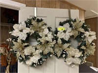 2 Christmas wreaths and ahngers