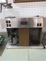 BUNN POUR-OMATIC COFFEE BREWER & 2 GLASS POTS