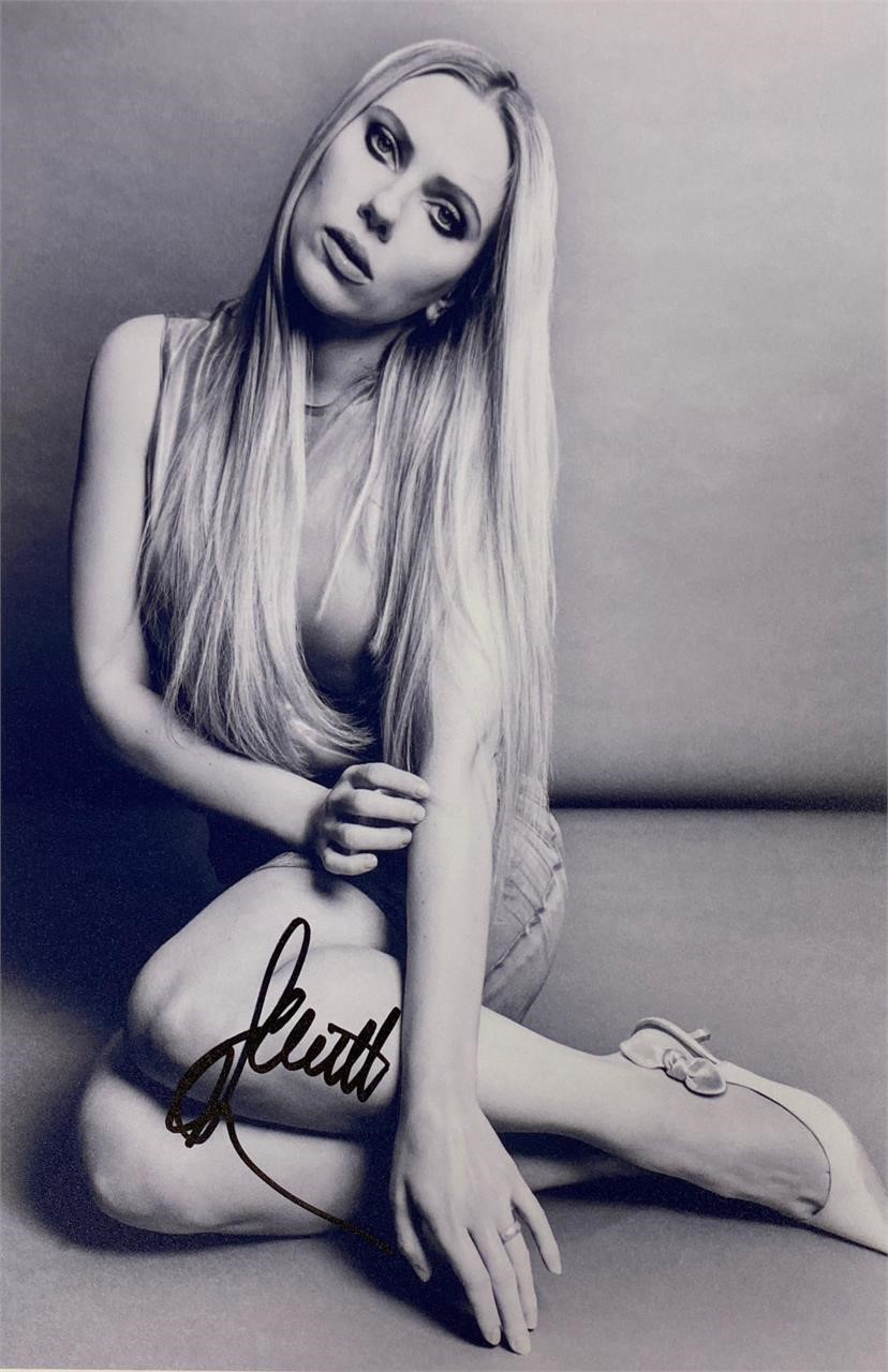 Autograph Signed COA Hollywood Sexy Actress Photo M