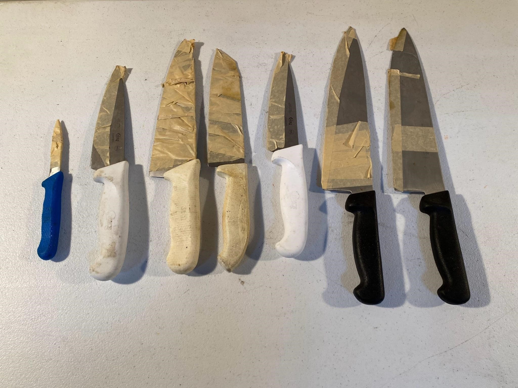 LOT - Knives (covered for safety)