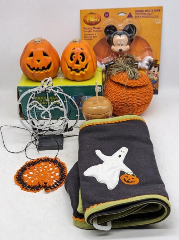 (LJ) Halloween decor wicker and plastic pumpkins,