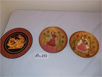 Lot of 3 decorative plates 2 brass