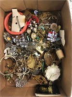 Box of Pins, Broaches & misc.