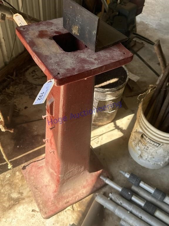 TOOL STAND, 10.5W X 9.5D X 33"T
