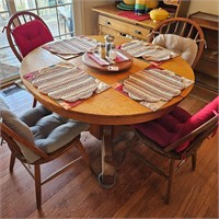 Oak Dining Room table with 4 chairs