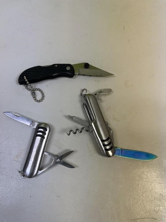 3 pocket knives, and multitools