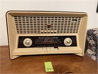 Working Vintage Holland AM FM Radio