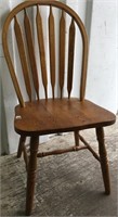 One solid oak kitchen chair       (b 221)     (s 2