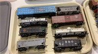 HO scale train cars - lot of 8.      1082