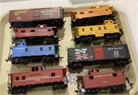 HO scale train cars - lot of 8.       1082