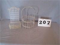 Lot of small metal baskets