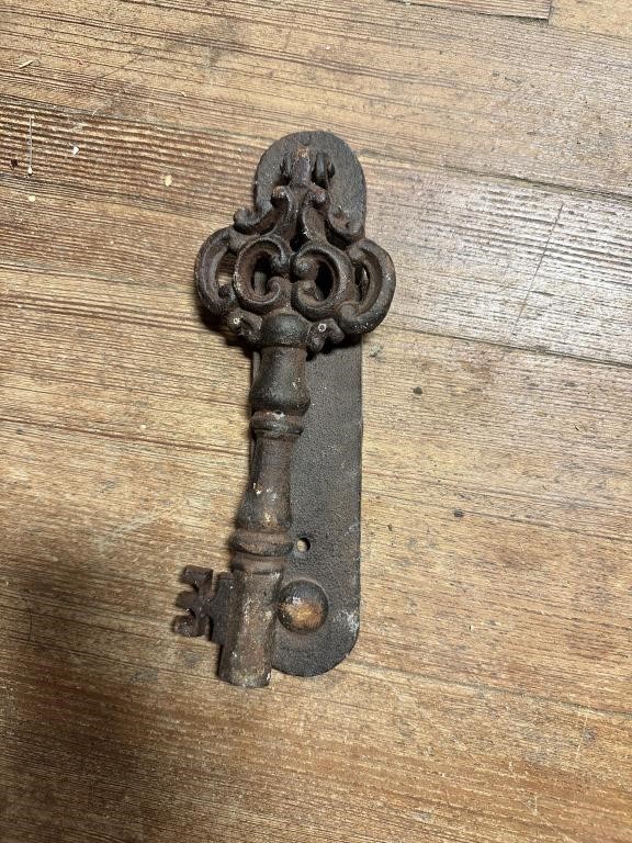 Vintage Cast Iron Skeleton Key Door Knocker