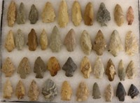 LOT OF 40 STONE ARROWHEADS & POINTS, 2" - 3" L,