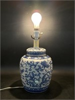 Vintage Oriental White and Blue Table Lamp