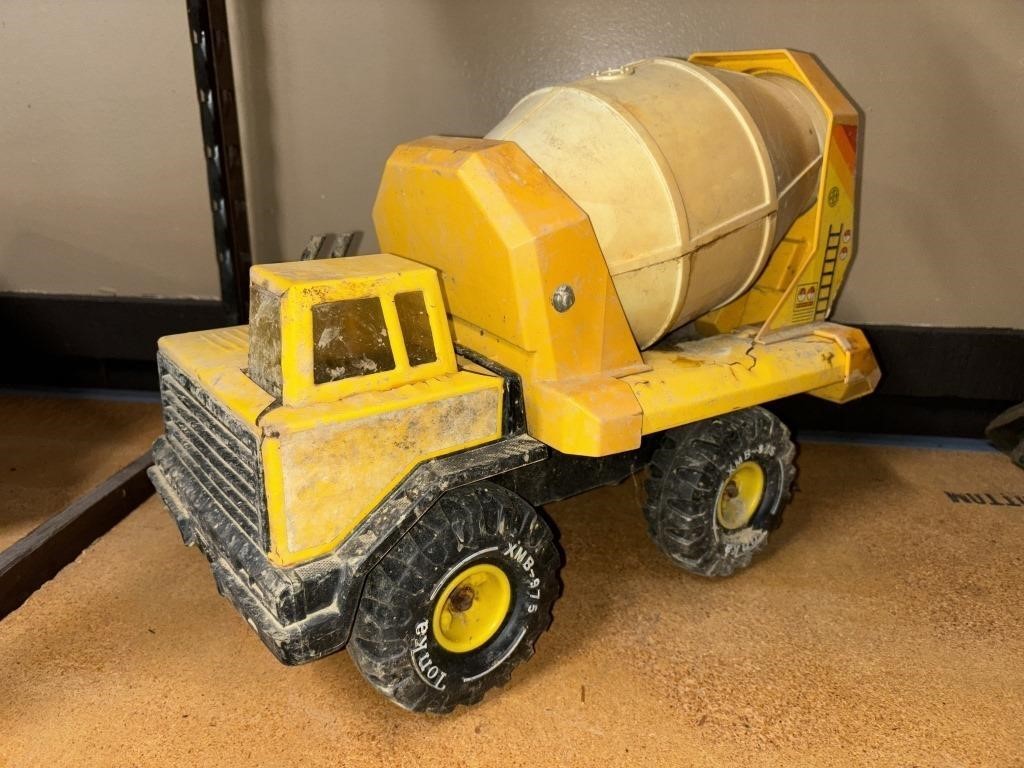 TONKA TOY CEMENT TRUCK (20" LENGTH)