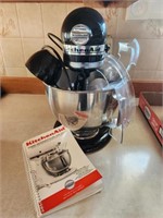 Kitchen Aid Stand Mixer - Works! Comes with 4