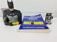 2 objets Batman : tirelire et encyclopédie