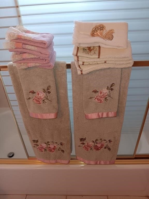 Set of towels and wash cloths