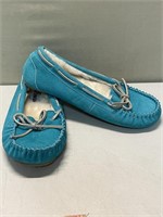 NEW MINNETONKA MOCCASINS SLIPPER SIZE 8