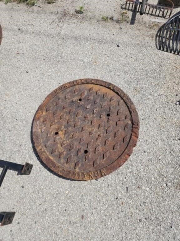 Monticello manhole cover