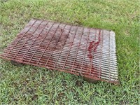 APPROX 3'X4' GRATING