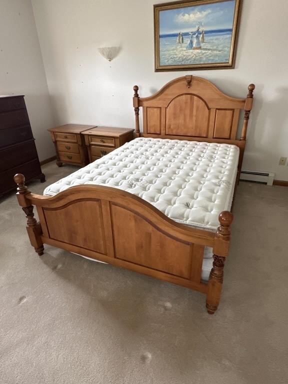 Solid hardwood queen bed