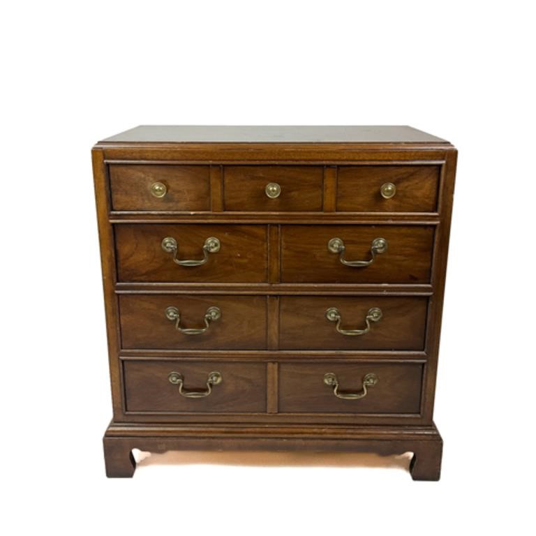 MAHOGANY PETITE CHEST OF DRAWERS