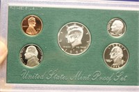 A 1998 US Mint Proof Set