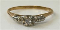 BEAUTIFUL 10K GOLD DIAMOND ENGAGEMENT RING