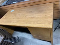 oak wood look executive desk with file