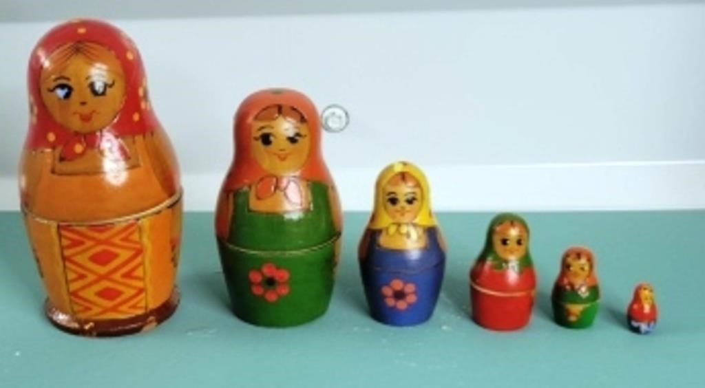 Set of 6 Nesting Dolls Wooden