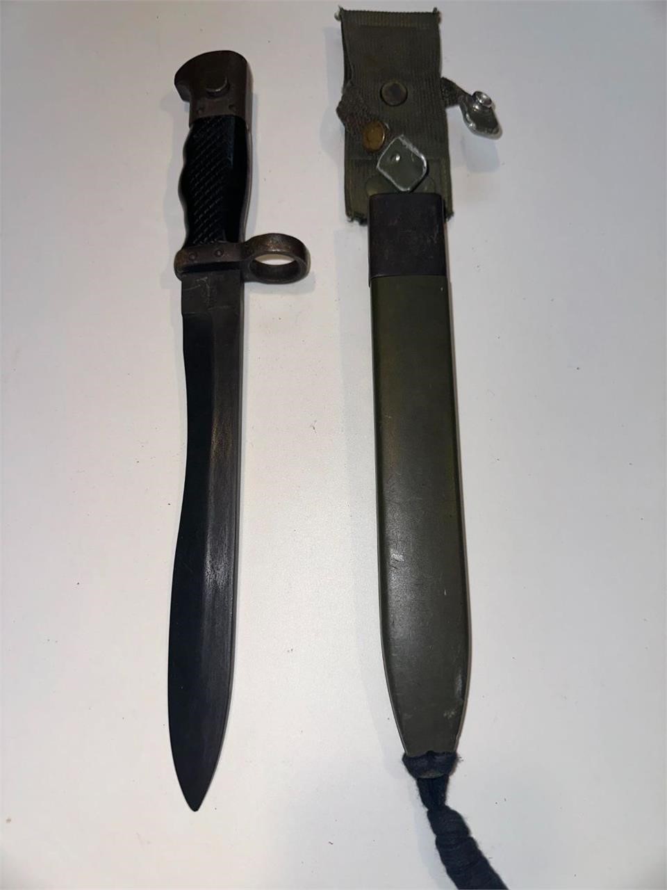 WWI - WWII WORLD MILITARY BAYONETS & KNIVES