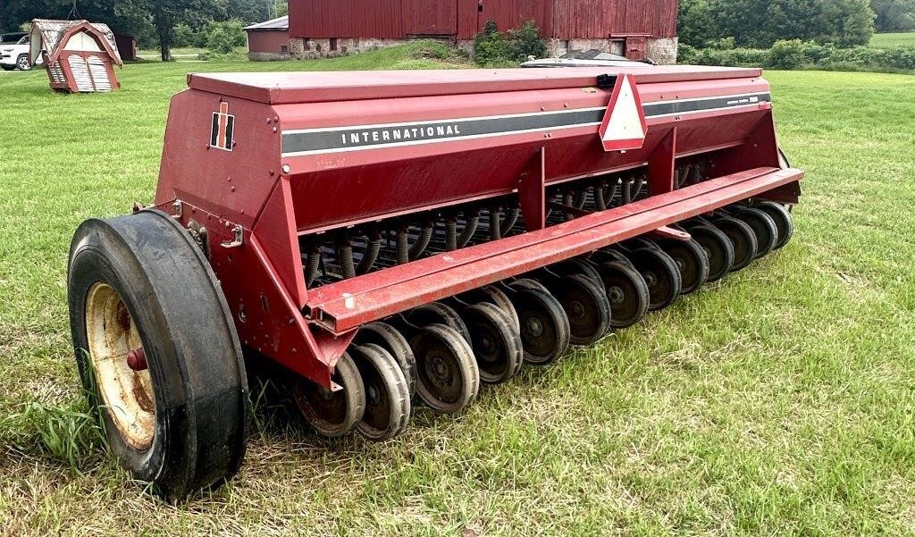 International 5100 Soybean Special Grain Drill